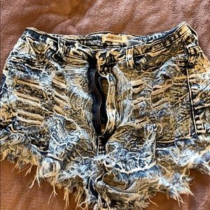 Short high waisted shorts